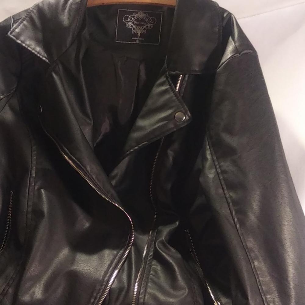 Discovery jacket zipper pockets